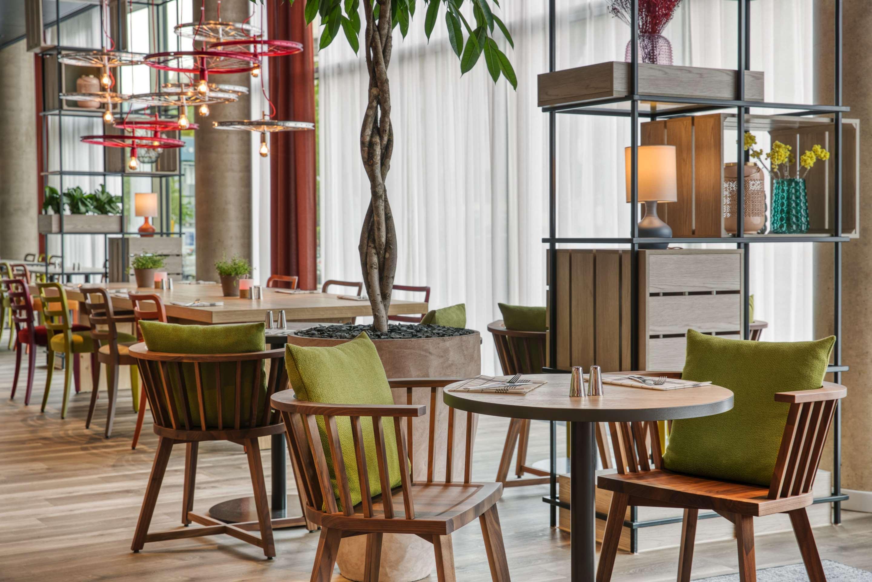 Intercityhotel Саарбрюккен Экстерьер фото