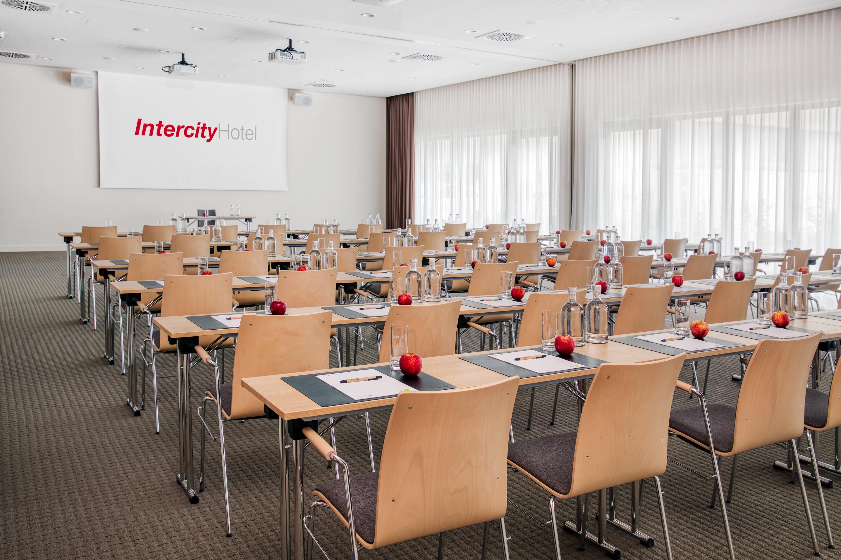 Intercityhotel Саарбрюккен Экстерьер фото